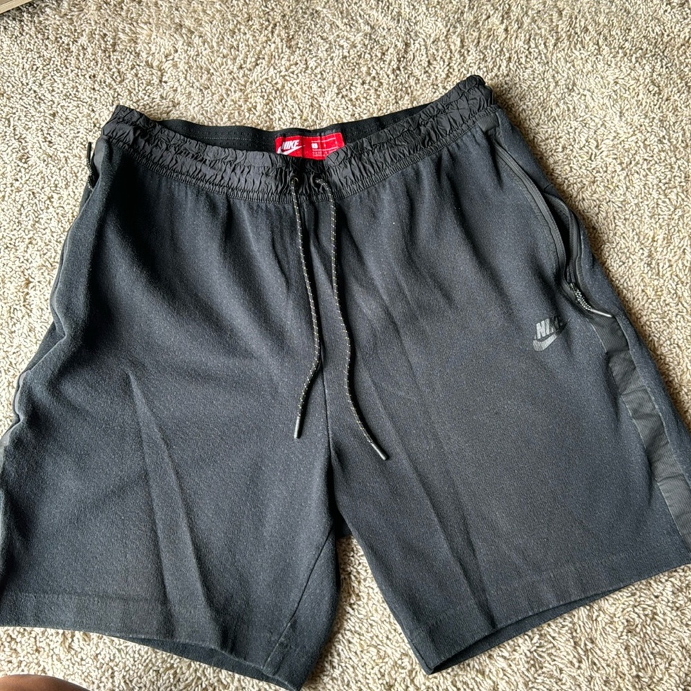 Nike men’s tech fleece shorts size large